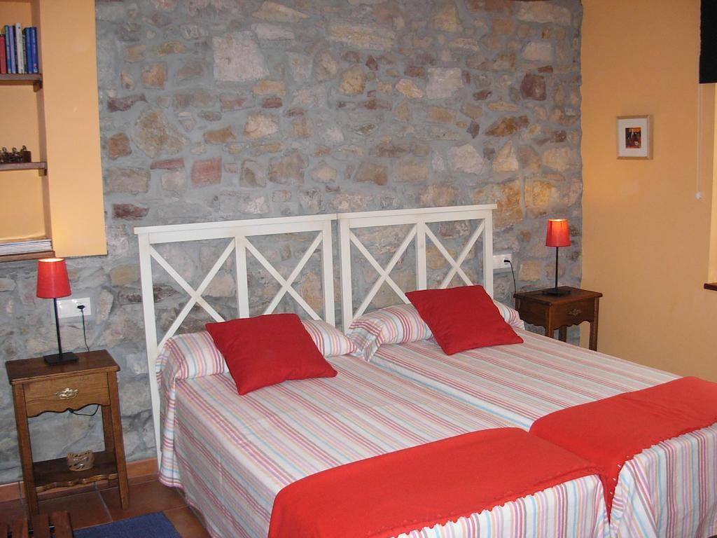 La Llosa Rodre Guimaran Room photo